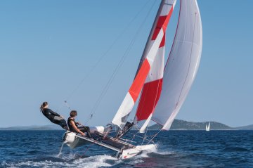 TOPCAT K1 YELKENLİ SPORTİF KATAMARAN